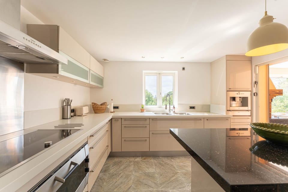 Communal kitchen, stove, stove, kitchen, kitchen