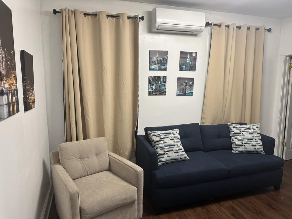 Lodi Luxe Stay 2BR Furnished 85 TV Fast WiFi WD Close to NYC and Everything Apartment in Bergen County