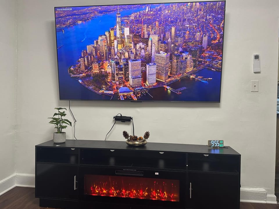 Lodi Luxe Stay 2BR Furnished 85 TV Fast WiFi WD Close to NYC and Everything Apartment in Bergen County