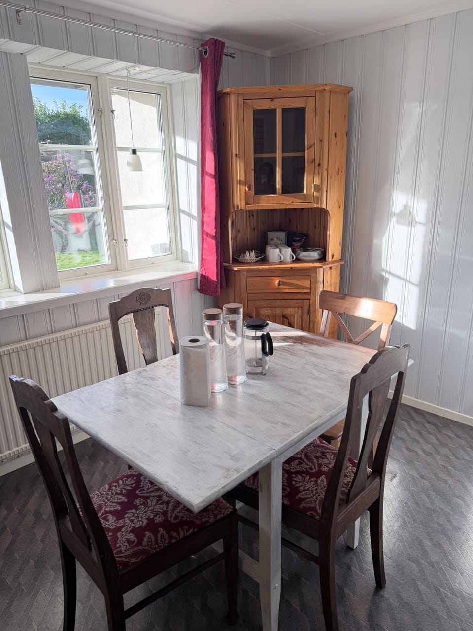 Coffee/tea facilities, Dining area