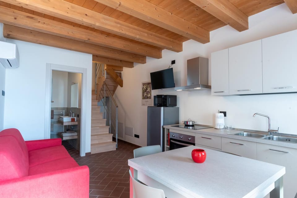 TV and multimedia, Kitchen or kitchenette, Living room, Dining area, oven, stove