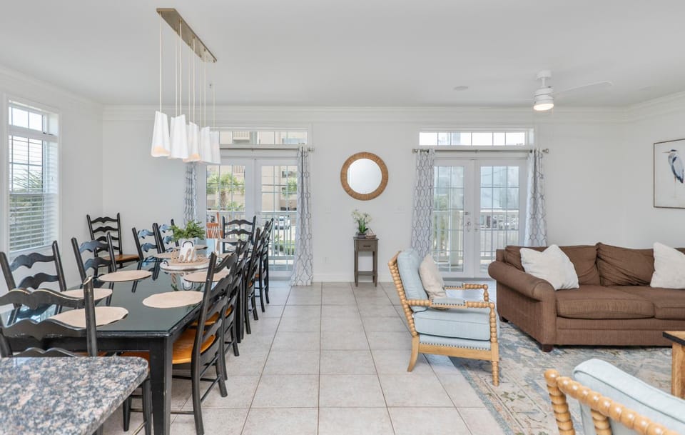 Steps to Beach, Sleeps 24, Pool, Hot Tub, Ocean Views House in North Myrtle Beach