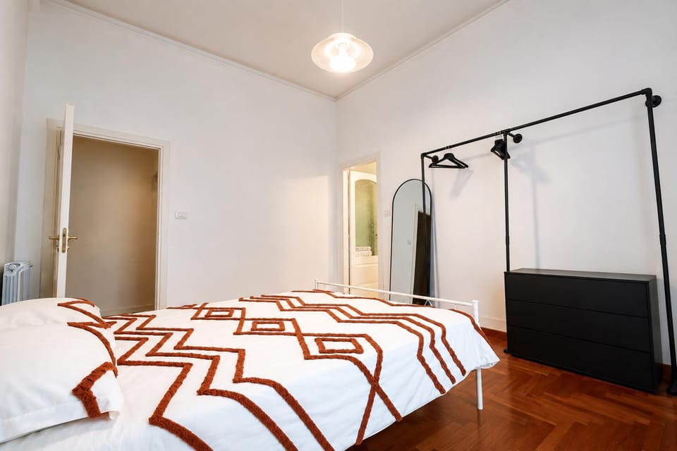 Bed, Photo of the whole room, wardrobe