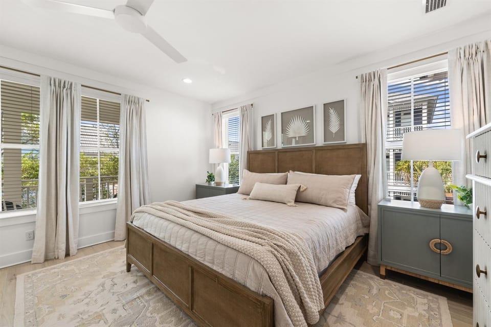 Seacrest-PVT Beach-CMTY Pool-Bikes-Sleeps16 House in Rosemary Beach
