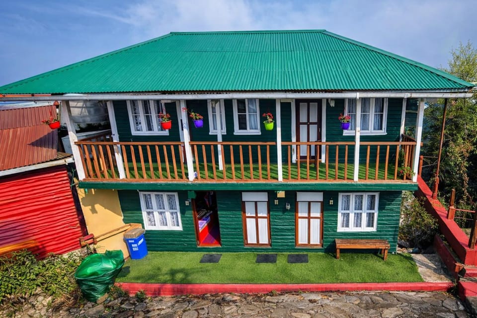 Property building, Day, Balcony/Terrace