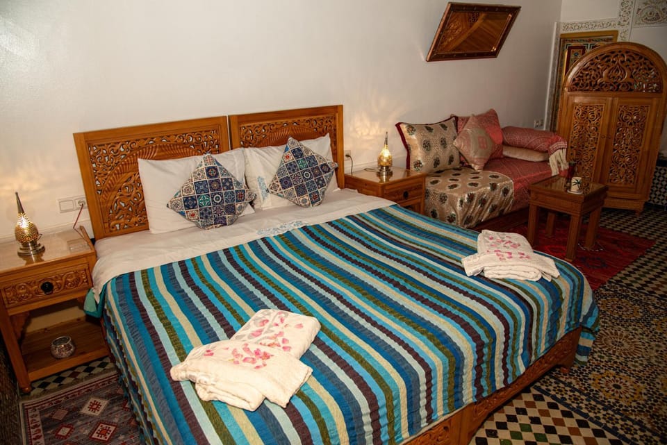 Bed, Photo of the whole room, Bedroom, towels