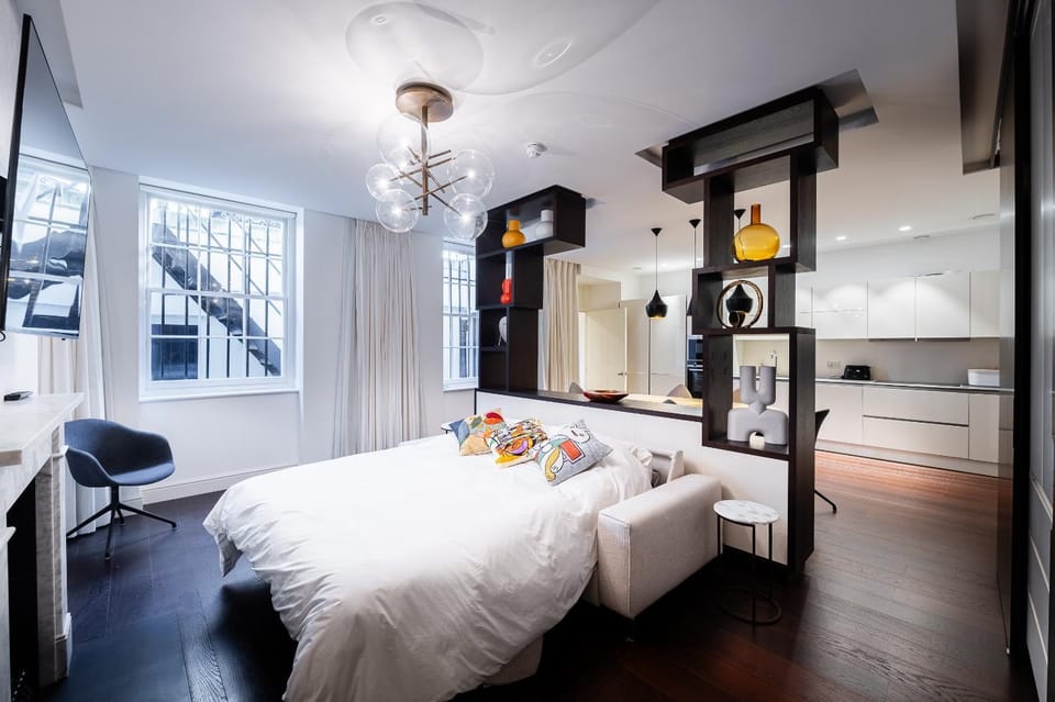 Bed, Kitchen or kitchenette, Living room