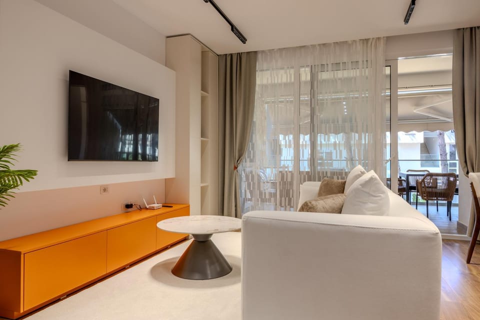 TV and multimedia, Living room, Seating area