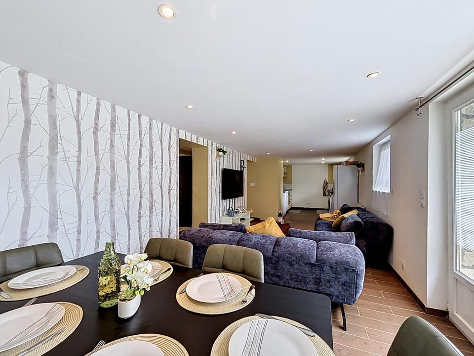Communal lounge/ TV room, Living room, Dining area