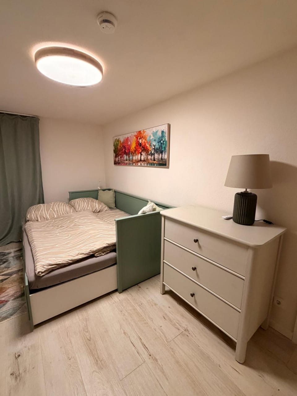 Photo of the whole room, Bedroom