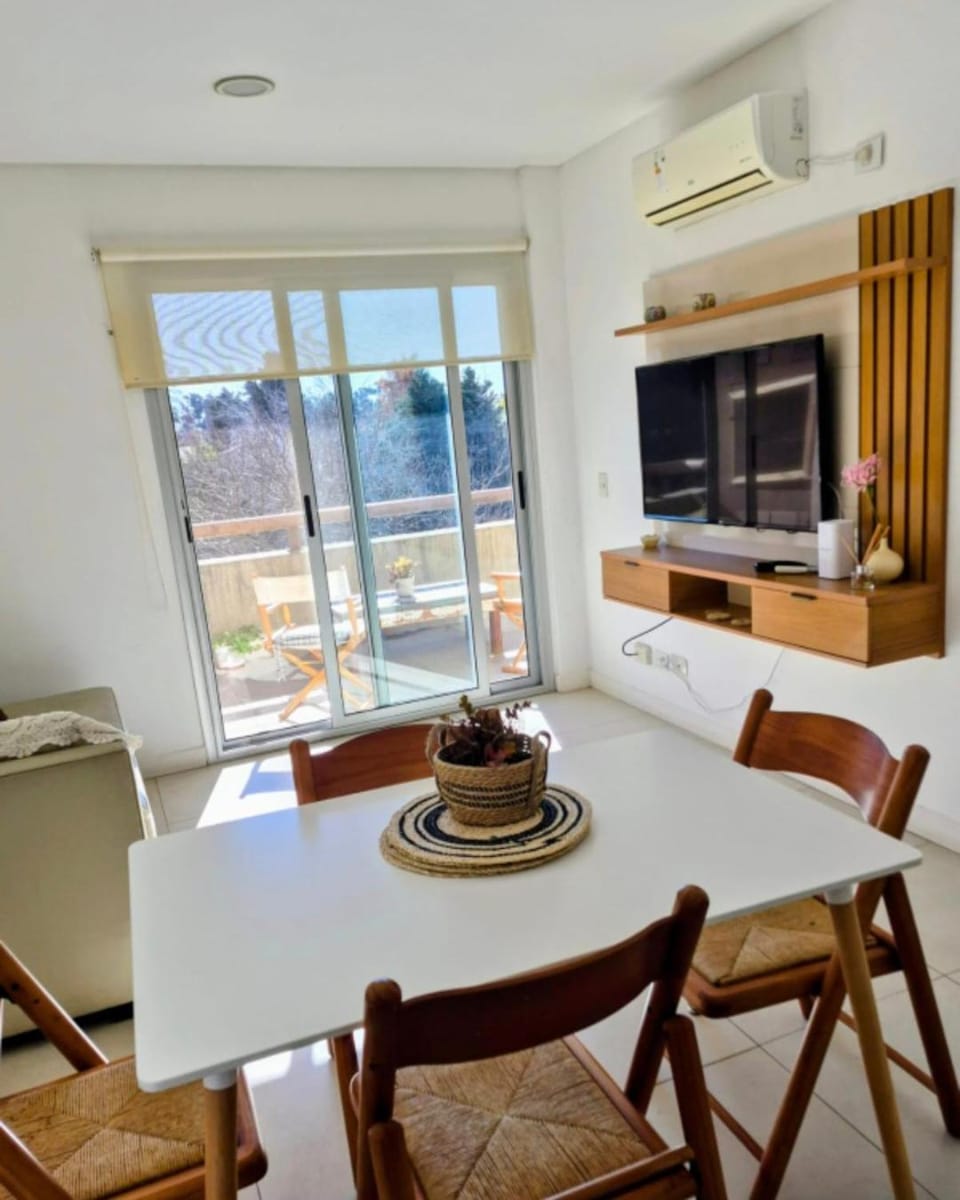 TV and multimedia, Dining area, air conditioner