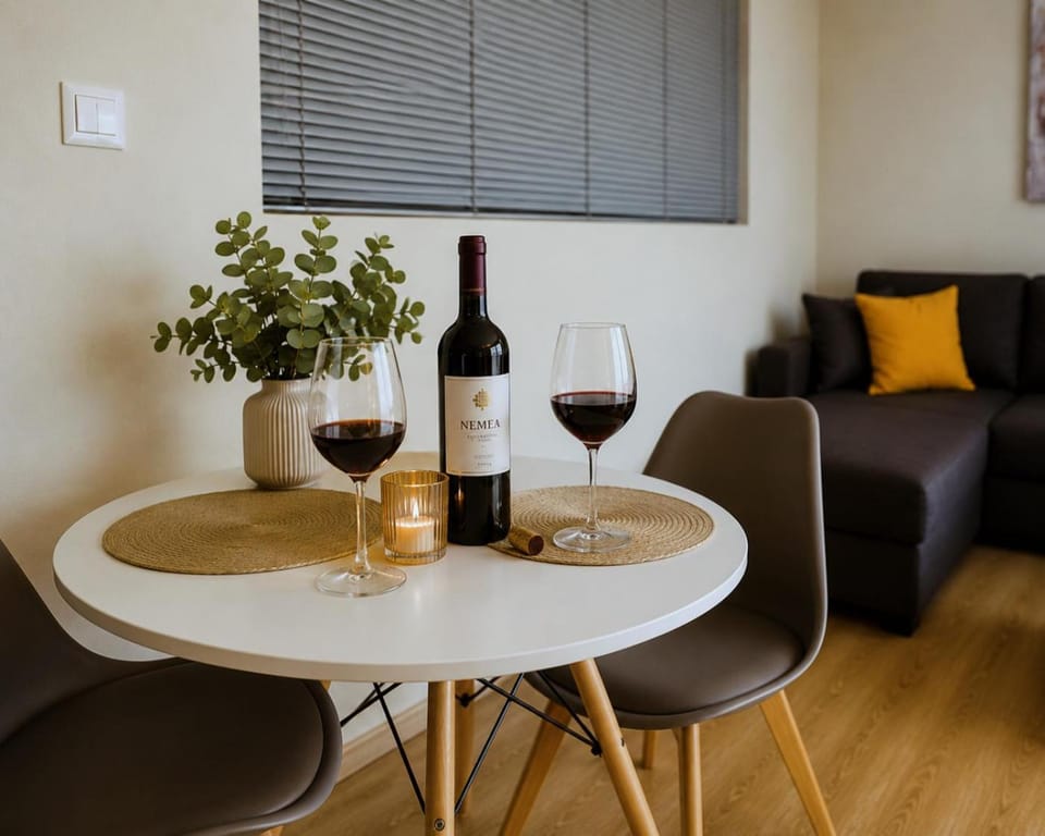 Living room, Seating area, Dining area, Drinks