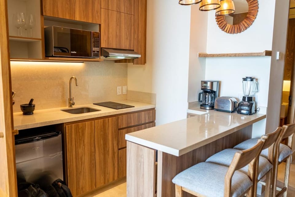 Coffee/tea facilities, Kitchen or kitchenette, Dining area, dishwasher, toaster