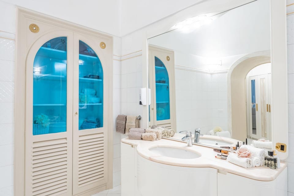 Bathroom, towels