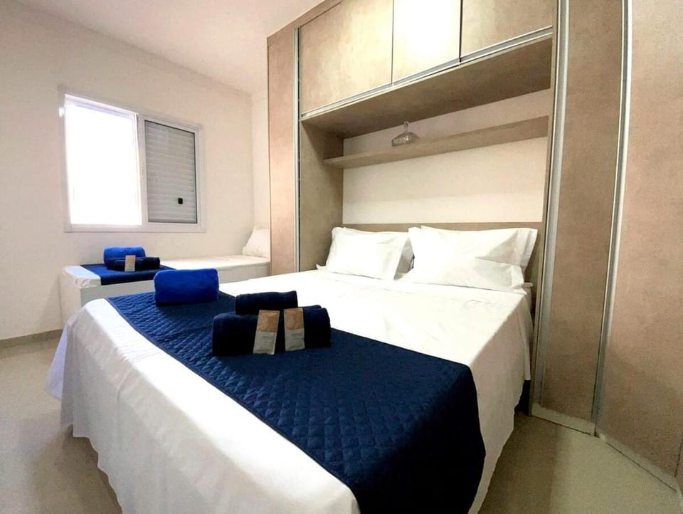 Bed, Photo of the whole room, towels