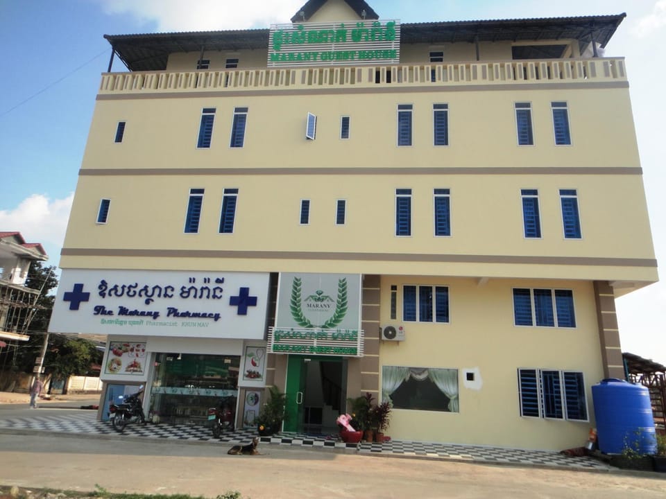 Facade/entrance
