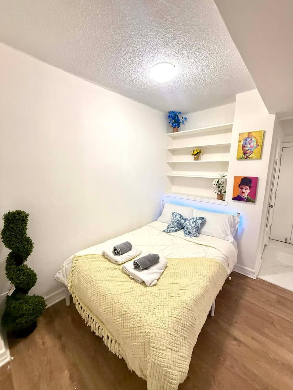 The Marlyn Monroe up to 4 persons studio in heart of downtown Montreal near subway Apartment in Montreal