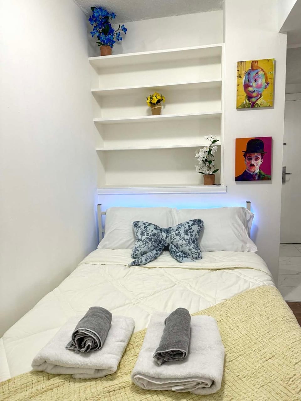 The Marlyn Monroe up to 4 persons studio in heart of downtown Montreal near subway Apartment in Montreal