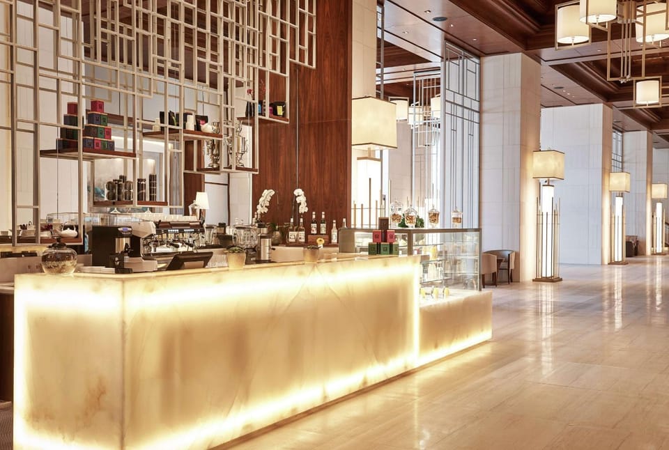 Restaurant/places to eat, Restaurant/places to eat, Lounge or bar