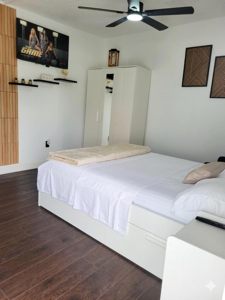 Private Suite Independent Entrance, All Amenities Bed and Breakfast in Kissimmee