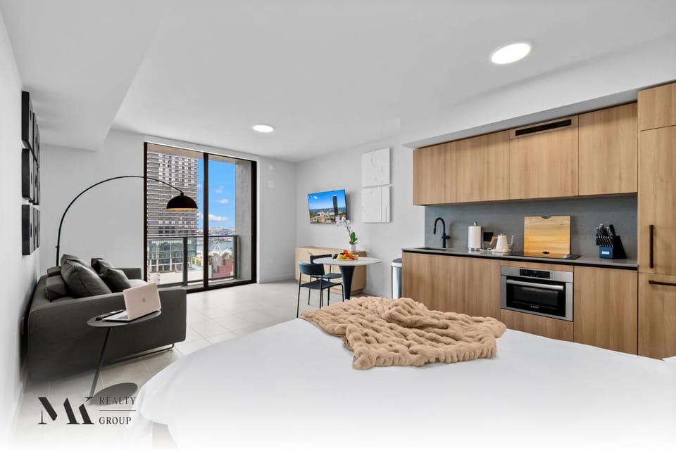 Miami Downtown Luxury Water View Condo - 501 First Residences House in Miami