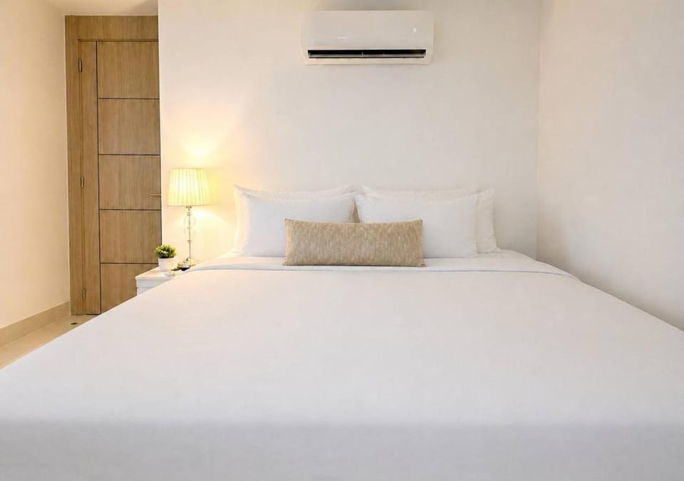 Bed, Photo of the whole room, Bedroom, air conditioner