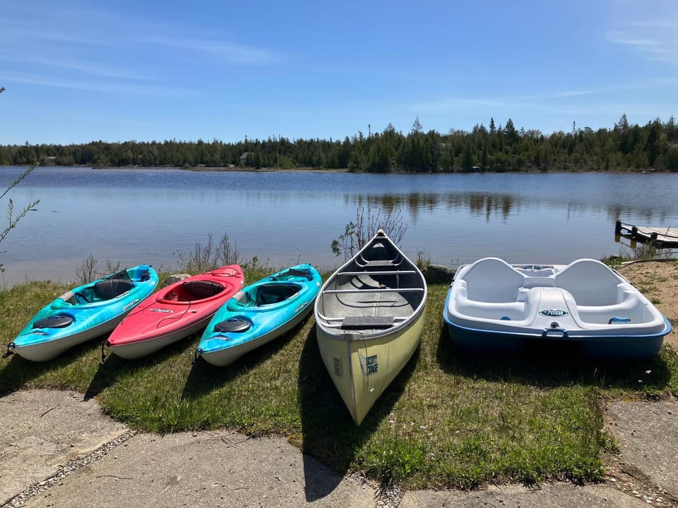 Lakeside BEACH Kayaks Economy Stay House in Northern Bruce Peninsula