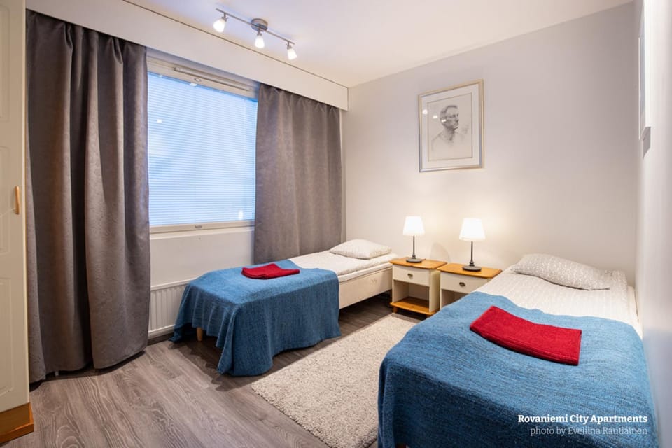 Bed, Table tennis, Photo of the whole room, Bedroom, Garden view, towels