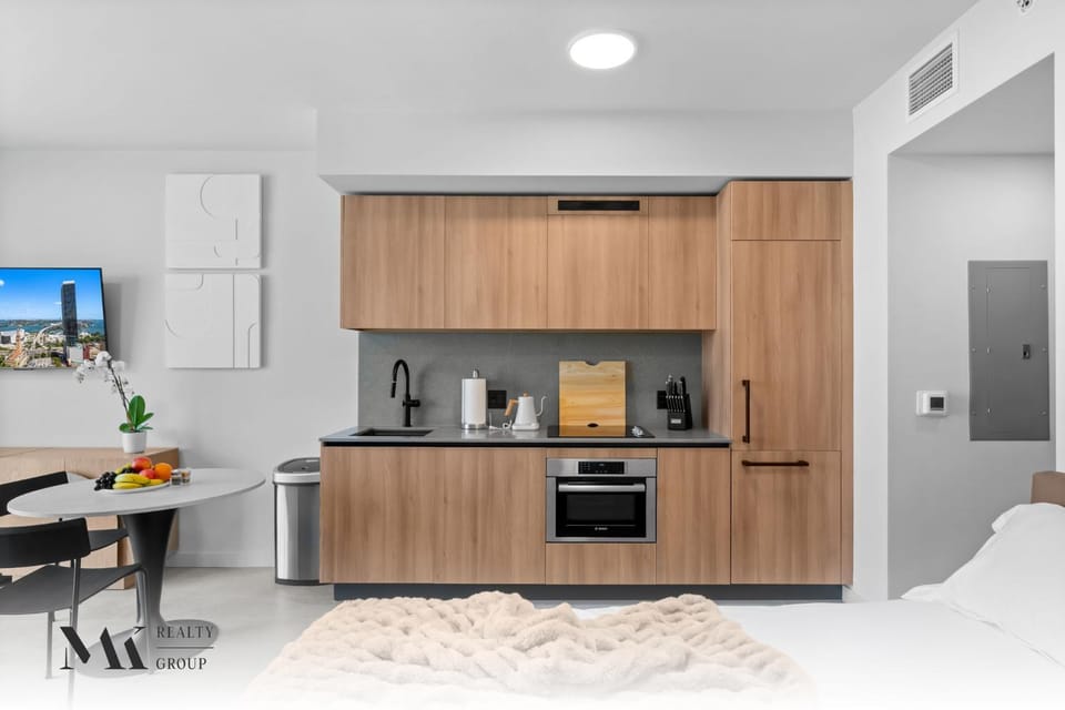501 First Residences Studio mins from Cruises with Beach Access House in Miami