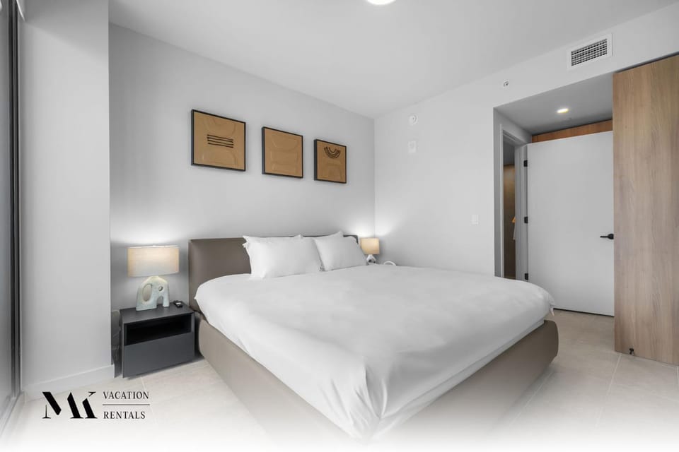 Walking Distance from Miami Heat Games and Concerts at Kaseya Center - 501 First Residences 2-bedroom House in Miami