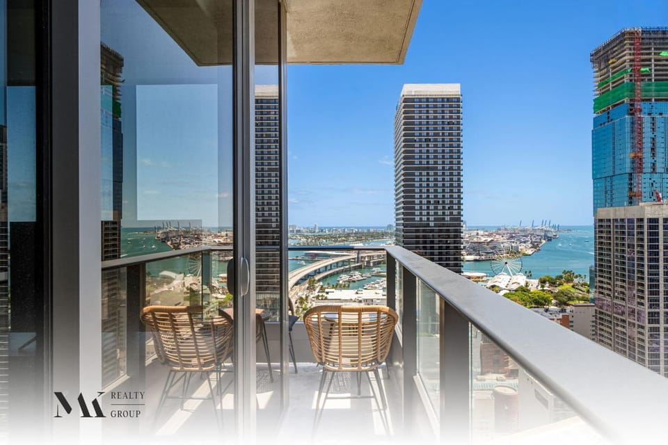 Walking Distance from Miami Heat Games and Concerts at Kaseya Center - 501 First Residences 2-bedroom House in Miami