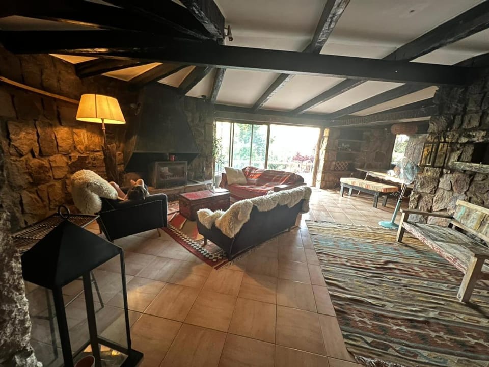 Refugio Arrayan Nevado Habitaciones en Farellones con Chimenea y Jacuzzi Vacation rental in San Jose de Maipo