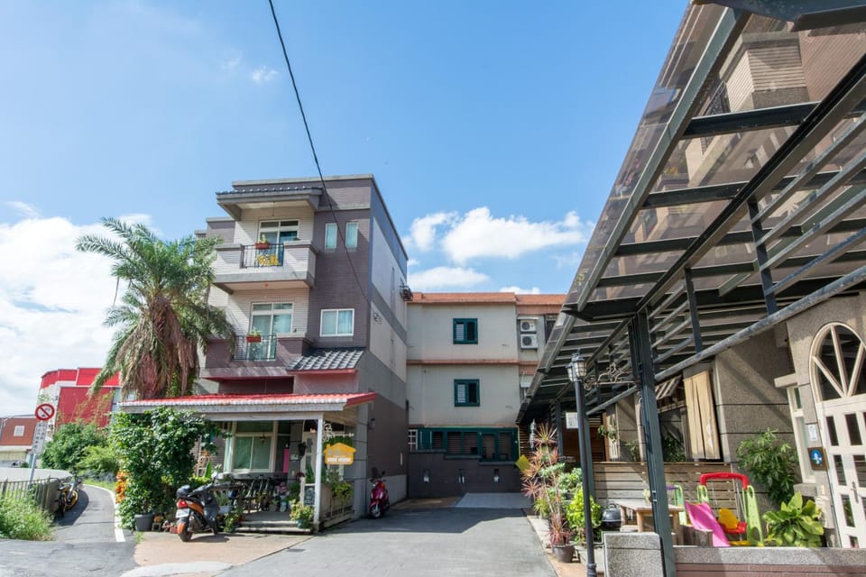 Off site, Neighbourhood