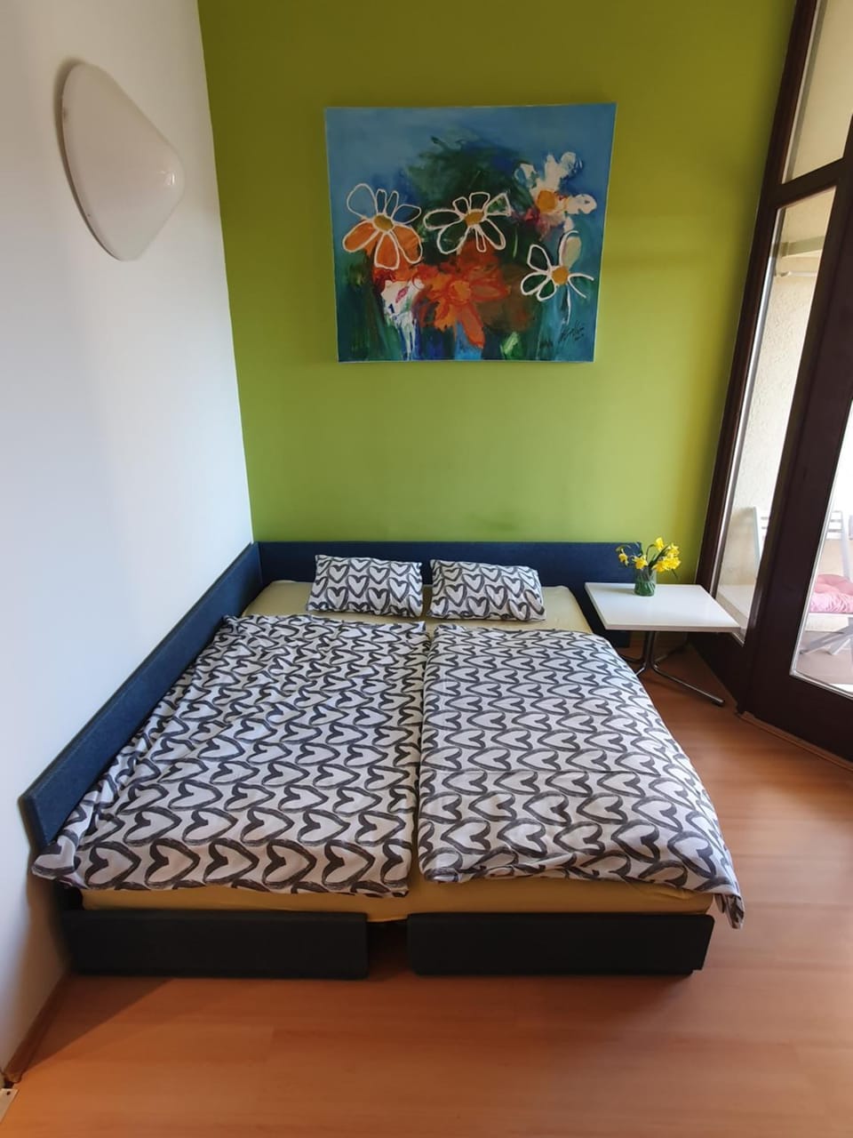 Bed, Living room