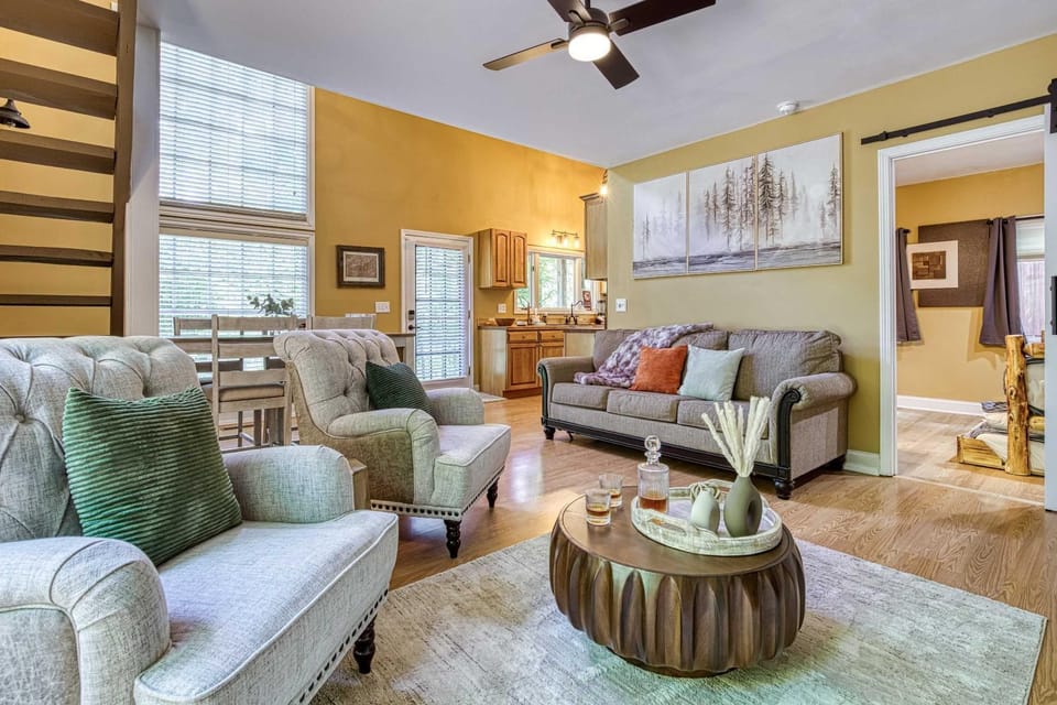 Pine and Peak - Hot Tub Fire Pit & Dog Friendly - Gatlinburg Arts & Crafts Community - Sleeps 6 House in Gatlinburg