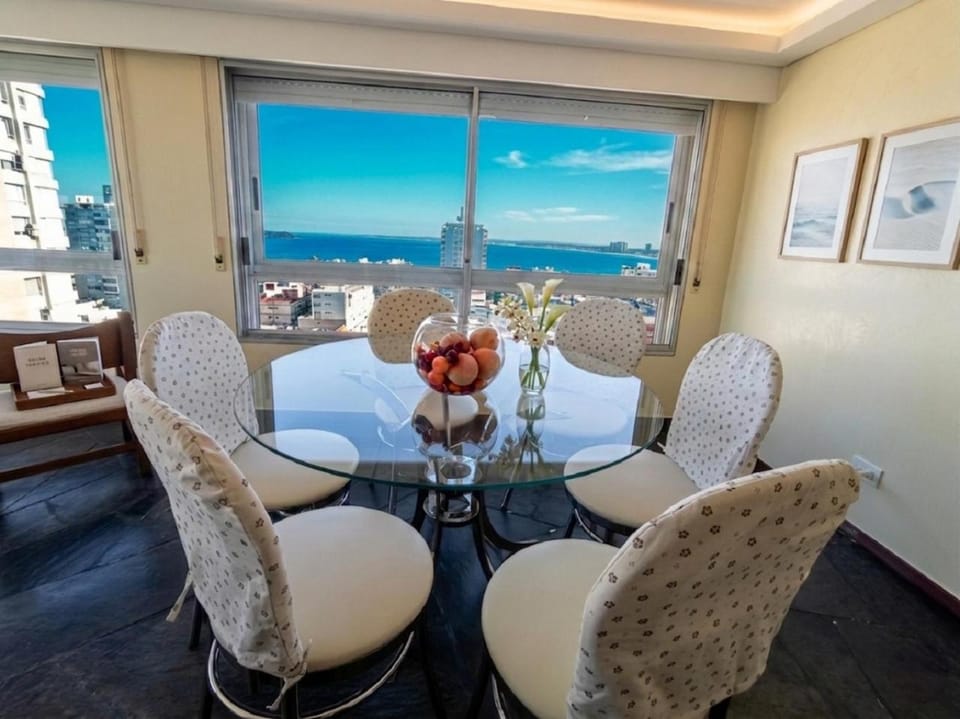 Seating area, Dining area, Sea view