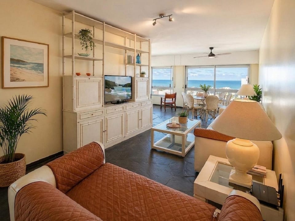 TV and multimedia, Living room, Seating area, Sea view
