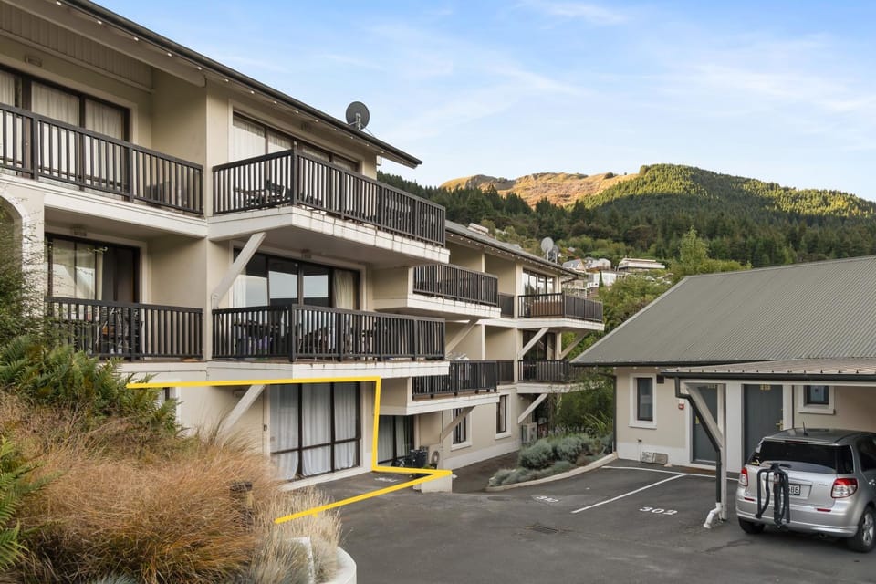 Property building, Street view, Parking