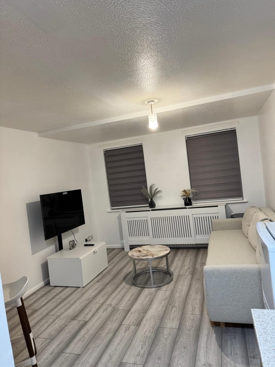 One Bedroom House with Driveway Parking in Canning Town Apartment in London