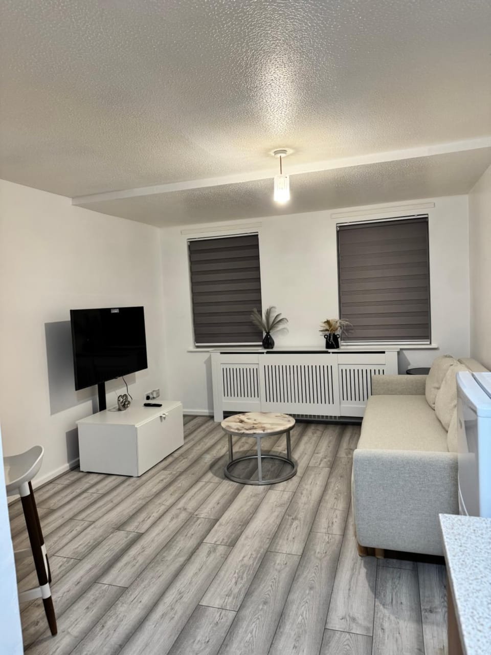 One Bedroom House with Driveway Parking in Canning Town Apartment in London