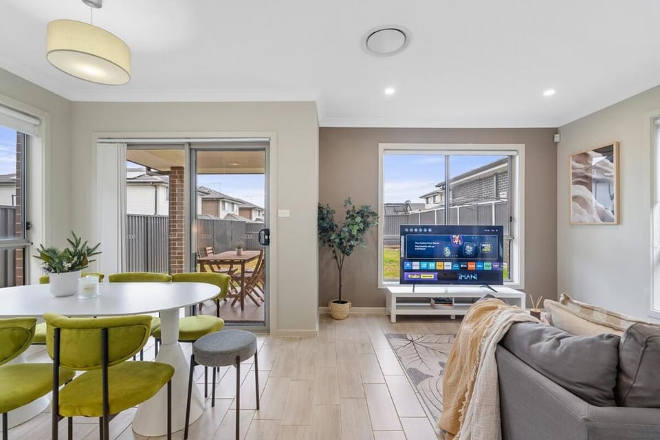 Living room, Dining area, Evening entertainment