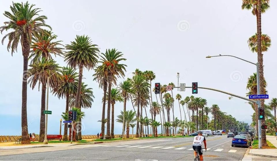 Downtown Santa Monica 1BR Free Parking & Pool Apartment in Santa Monica