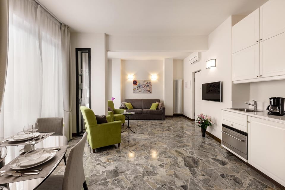 Communal lounge/ TV room, Kitchen or kitchenette, Living room, Dining area