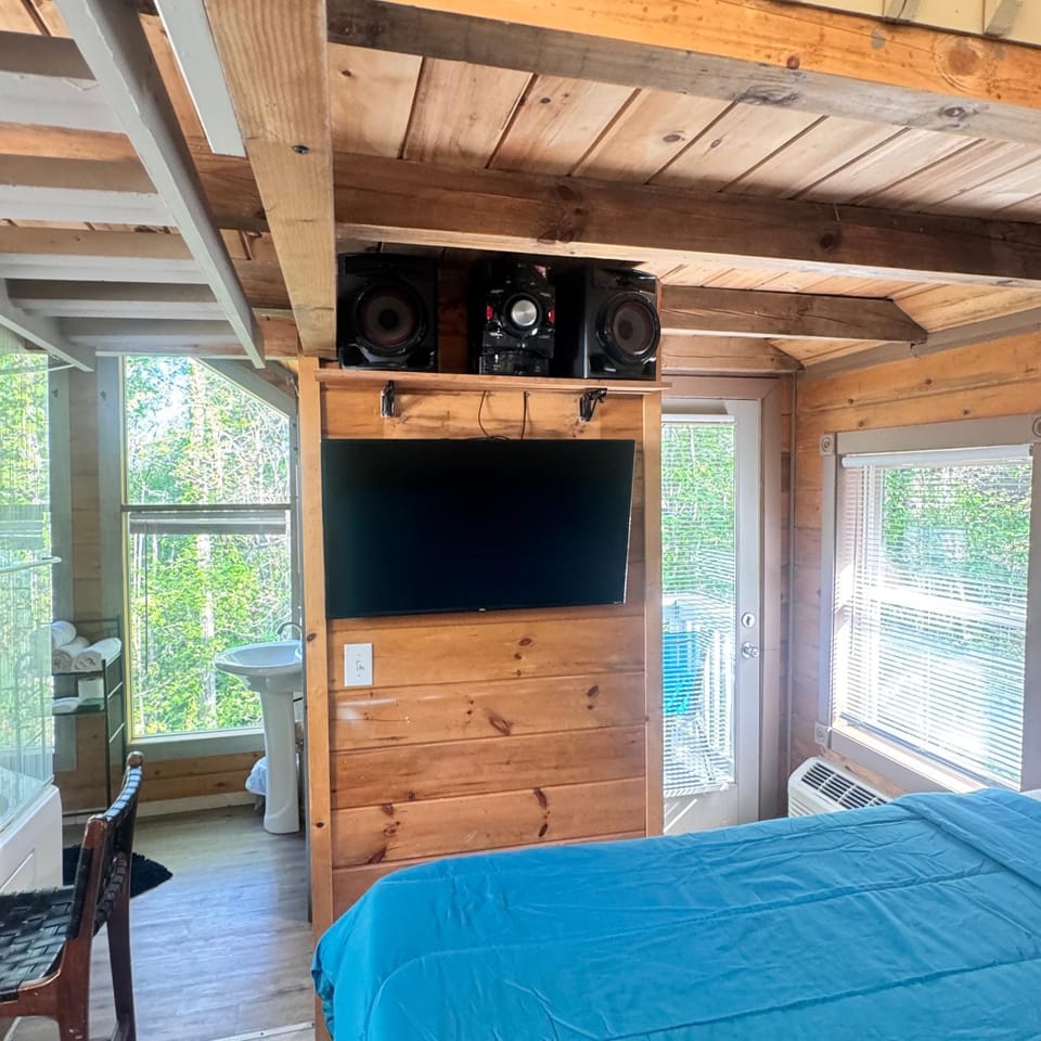 Gatlinburgs Best Kept Secret The Loft w Jacuzzi Pets Yes 420 Yes Chalet in Gatlinburg