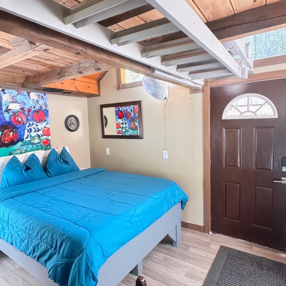 Gatlinburgs Best Kept Secret The Loft w Jacuzzi Pets Yes 420 Yes Chalet in Gatlinburg
