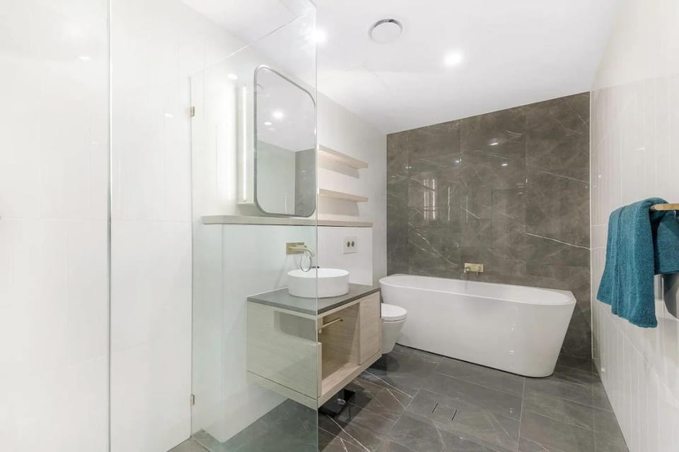Shower, Bathroom, Bath, towels