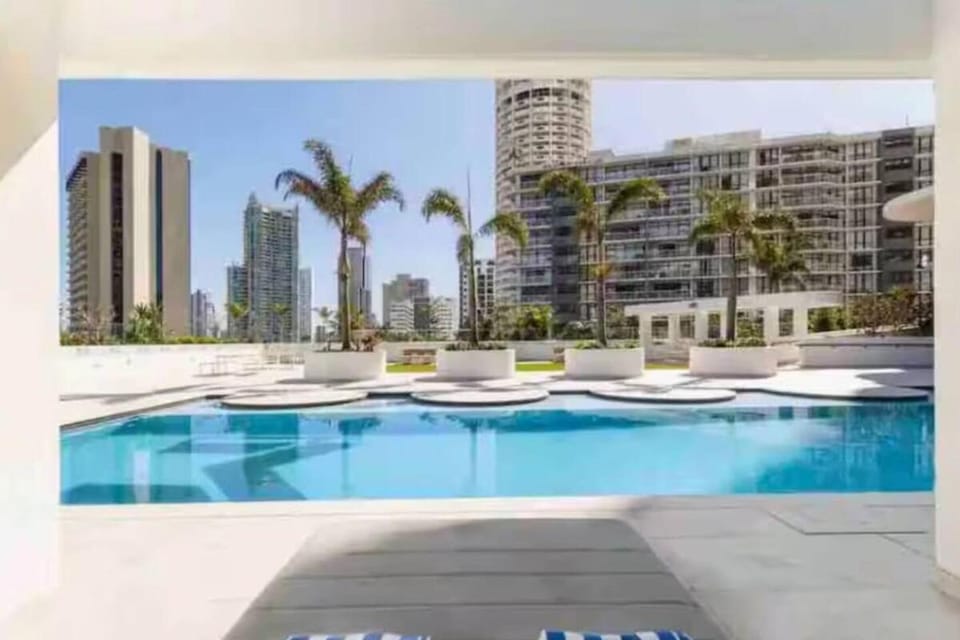 Epic Ocean Views Level 70 - Pet Friendly Apartment in Surfers Paradise