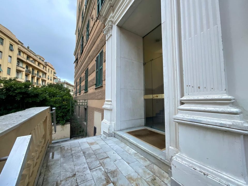 Property building, Facade/entrance