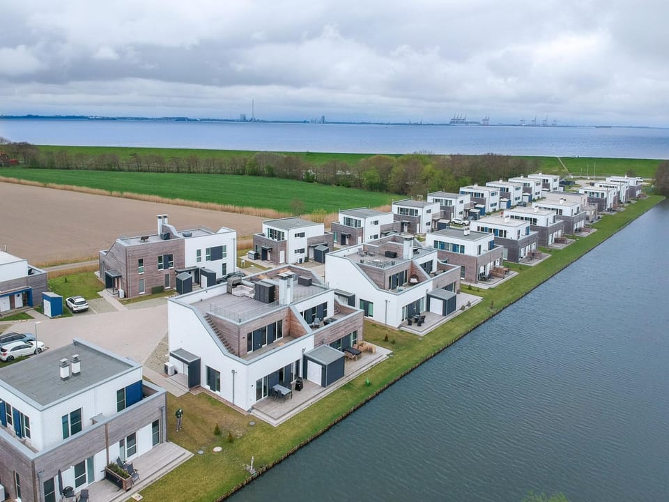 Property building, Bird's eye view, Lake view