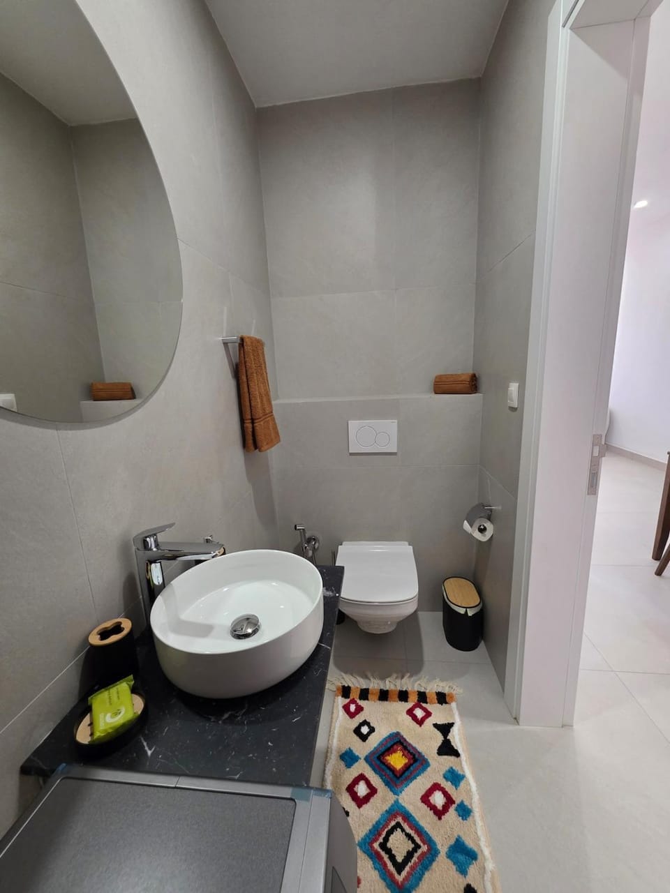 Shower, Toilet, towels